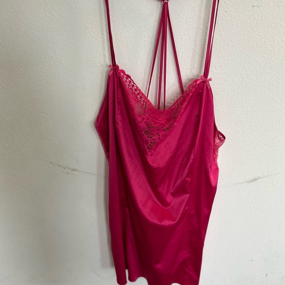 Cacique Women’s Hot Pink Nighty

Size 18/20